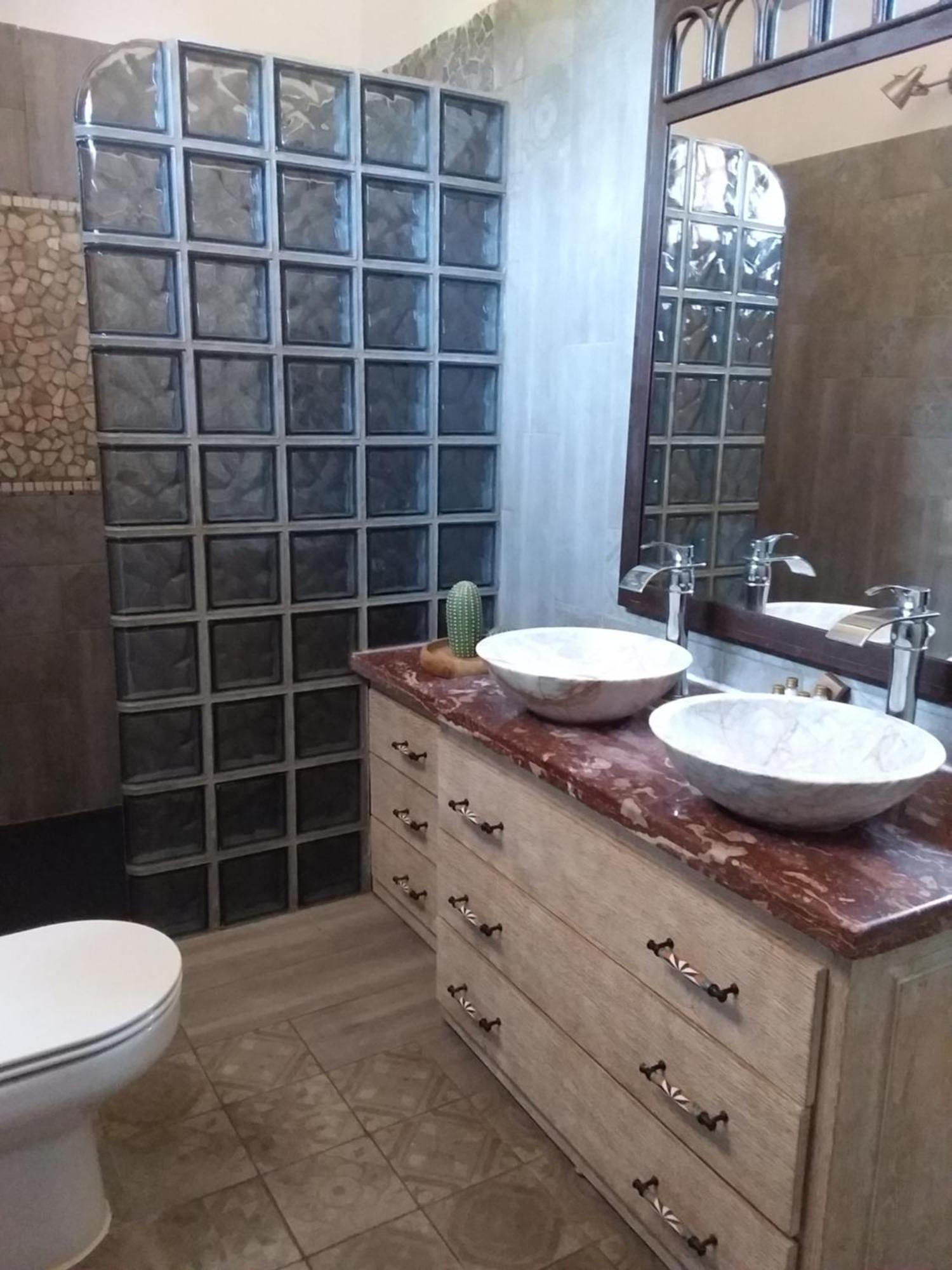 Chambre Pour 2 Personnes Avec Salle De Bain Privee Tourves Luaran gambar